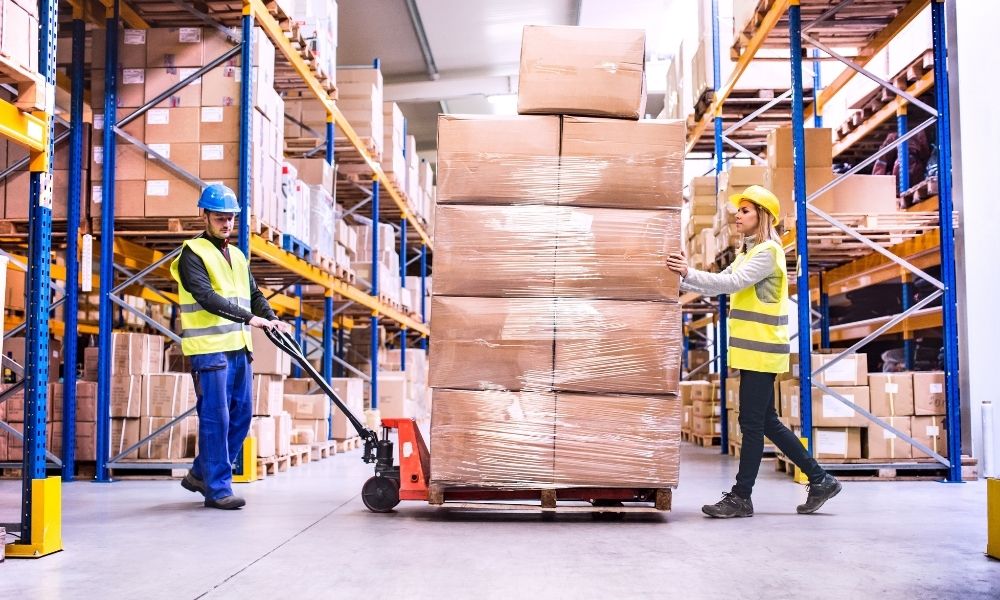 How Can Businesses Reduce Costs on Pallet Delivery Services?